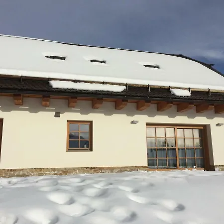Pod Stezkou Nyaraló *