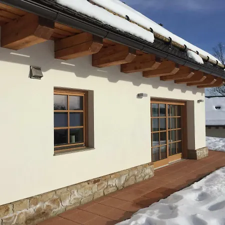 Pod Stezkou Nyaraló