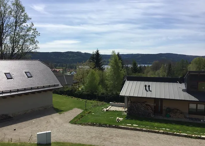 Pod Stezkou Nyaraló